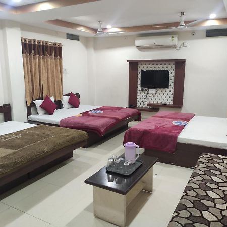 Hotel Vrandavan Palace Near Mahakal Temple Ujjain Zewnętrze zdjęcie
