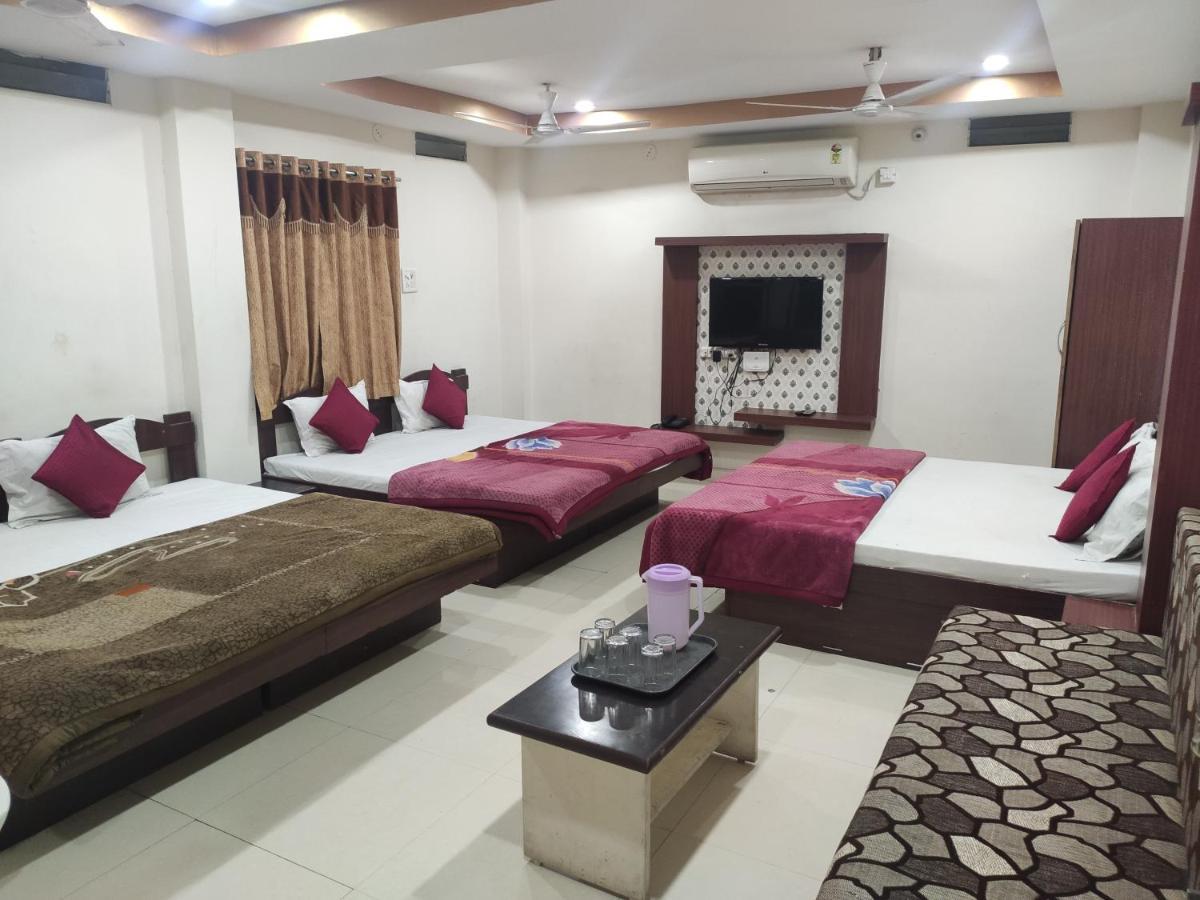 Hotel Vrandavan Palace Near Mahakal Temple Ujjain Zewnętrze zdjęcie