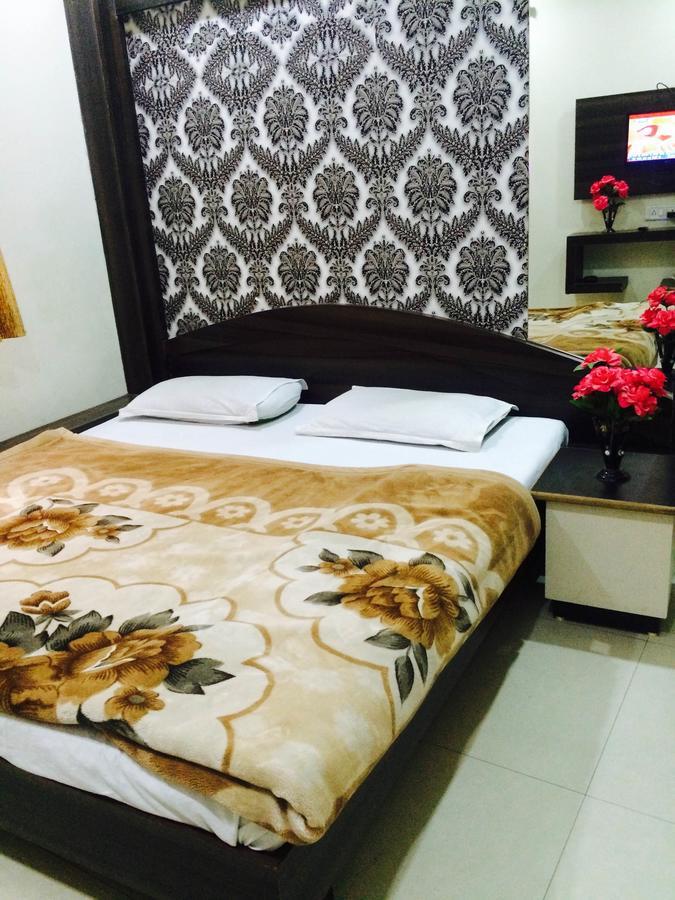 Hotel Vrandavan Palace Near Mahakal Temple Ujjain Zewnętrze zdjęcie
