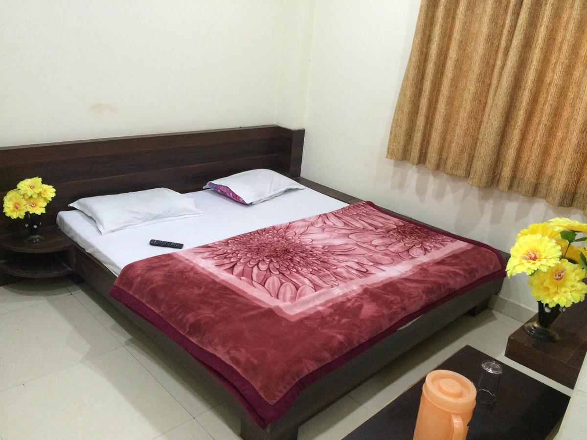 Hotel Vrandavan Palace Near Mahakal Temple Ujjain Zewnętrze zdjęcie