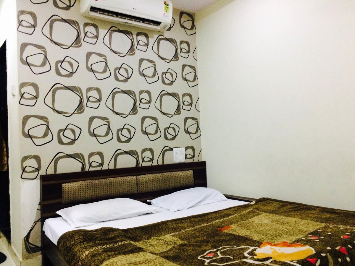 Hotel Vrandavan Palace Near Mahakal Temple Ujjain Zewnętrze zdjęcie