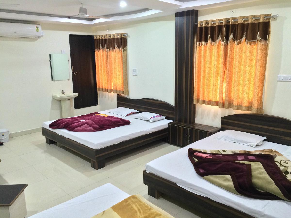 Hotel Vrandavan Palace Near Mahakal Temple Ujjain Zewnętrze zdjęcie